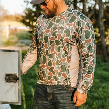 Load image into Gallery viewer, Roost Camo Dry Fit