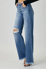 Load image into Gallery viewer, 5412 Wide Leg Fray Jean
