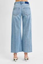 Load image into Gallery viewer, 21093 Raw Hem Crop
