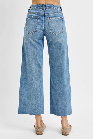 21143 Light Wash Mid-Rise Crop