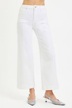 Load image into Gallery viewer, 5687 TC Front Seam White Crop
