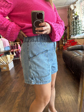 Load image into Gallery viewer, Cinched Short-Lt Denim
