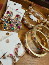 Load image into Gallery viewer, Pearl Hearts Bangle
