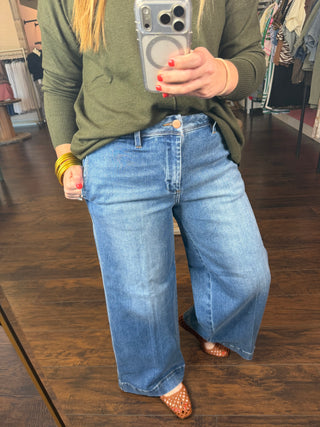 21593 Trouser Style Crop