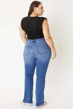 Load image into Gallery viewer, Curvy 7138 Bootcut Jean

