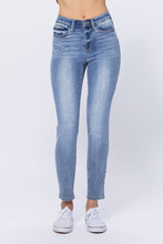 Load image into Gallery viewer, Judy High-Rise Relaxed Fit Jean
