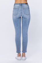 Load image into Gallery viewer, Judy High-Rise Relaxed Fit Jean
