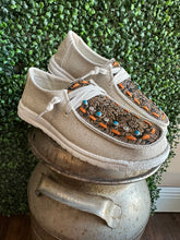 Load image into Gallery viewer, Vivian Sneaker-Natural
