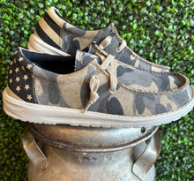Load image into Gallery viewer, Cade Sneaker-Green Camo

